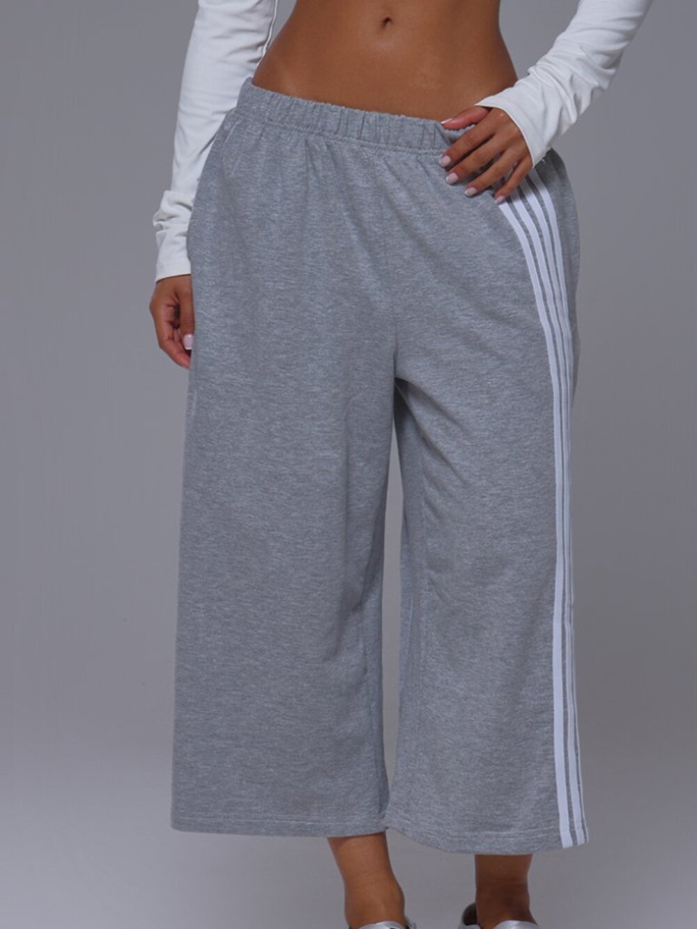 Grey Sporty Women's Elasticated Waist Loose Capri Sweat Pants